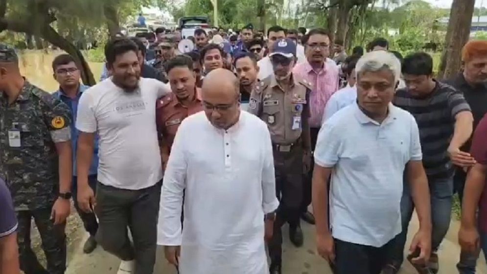 বন্যায় ক্ষয়ক্ষতির চিত্র সরেজমিনে দেখলেন প্রতিমন্ত্রী অনিন্দ্য ইসলাম