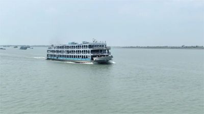 বৈরী আবহাওয়ায় ভোলার ১০ রুটে লঞ্চ চলাচল বন্ধ