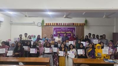 রাবিতে বহ্নিশিখার আত্মরক্ষা প্রশিক্ষণের সমাপনী, প্রশিক্ষণার্থীদের হাতে সনদ