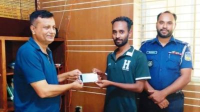 দুর্গাপুরে হারানো ১৫টি স্মার্টফোন উদ্ধার, মালিকদের হাতে তুলে দিল পুলিশ