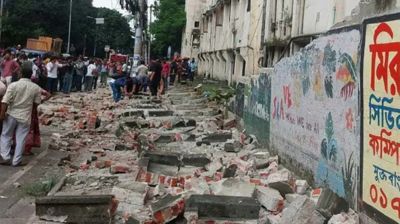 রাজধানীতে টিসিবির পণ্য কেনার সময় দেয়াল ধস, নিহত ২