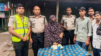 নেত্রকোনায় বাসে ৭ হাজার ইয়াবাসহ এক নারী আটক