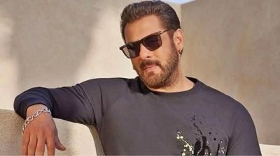 ছাত্রদের পাশে সালমান খান
