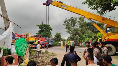 নিয়ন্ত্রণ হারানো ট্রাকের ধাক্কায় প্রাণ গেল পথচারীর