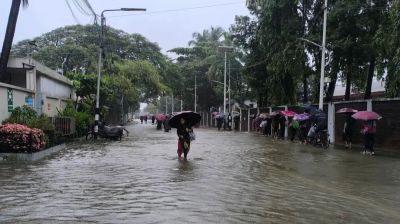 টানা বৃষ্টিতে চট্টগ্রাম নগরজুড়ে জলাবদ্ধতা