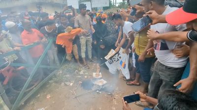 জামায়াত এমপি গাজী নজরুল ইসলামের পদত্যাগ দাবিতে বিক্ষোভ