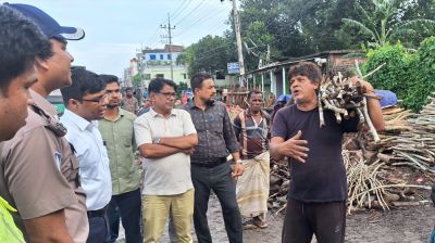 শেরপুরে লাইসেন্সবিহীন দুই স মিলকে ২০ হাজার টাকা জরিমানা, মহাসড়ক থেকে কাঠ জব্দ