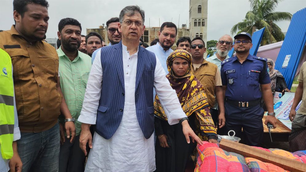 বন্যায় ক্ষতিগ্রস্তদের পুনর্বাসনে পাশে থাকবে সরকার: স্বরাষ্ট্রমন্ত্রী