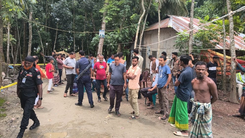 বরিশালে পরিত্যক্ত ঘরে বোমা সদৃশ বস্তুর বিস্ফোরণ, দগ্ধ ৩