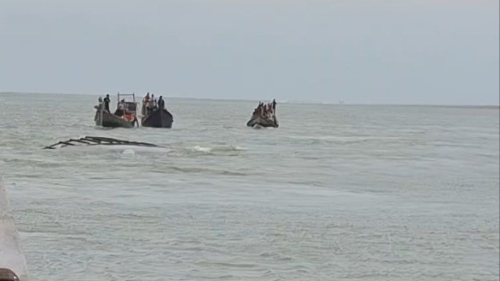 নিউজিল্যান্ডের এক পরিবারের চার সদস্যকে নিয়ে কক্সবাজারে নৌকাডুবি, নিখোঁজ এক কিশোর ও