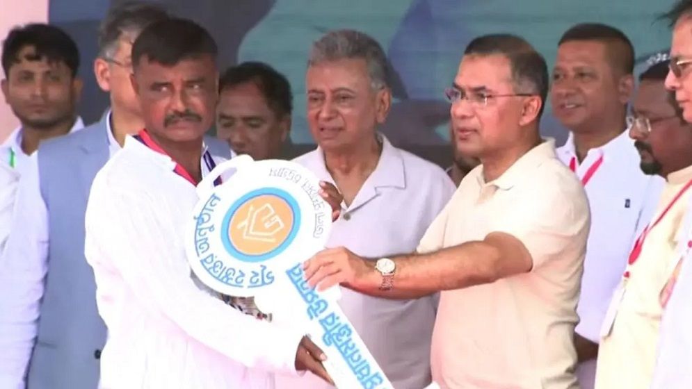 বাঁশখালীতে বন্যায় ক্ষতিগ্রস্তদের পুনর্বাসন কার্যক্রম উদ্বোধন করলেন প্রধানমন্ত্রী