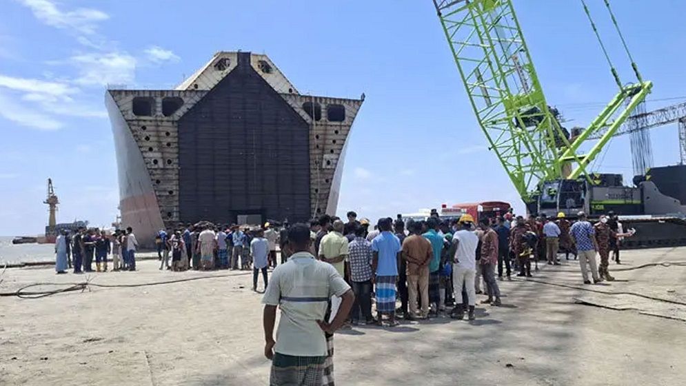 জাহাজে অতিরিক্ত বিষাক্ত গ্যাসের কারণেই ৯ শ্রমিকের মৃত্যু