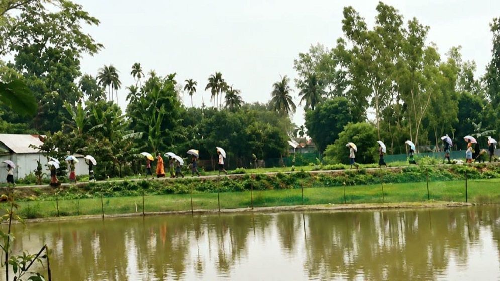 কুড়িগ্রামে গুদামের দরজা ভেঙে ১৯৭ বস্তা ইউরিয়া সার নিয়ে গেল বিক্ষুব্ধ কৃষক