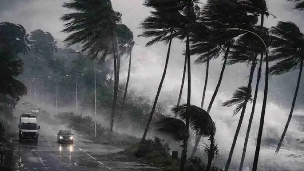 চট্টগ্রামসহ ১০ জেলায় ঝড়ের আভাস
