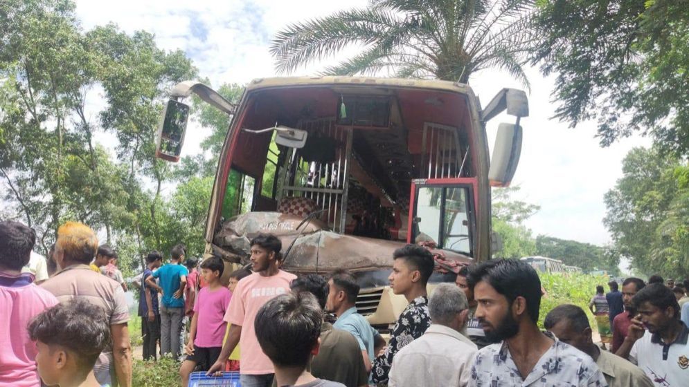 নাটোরে বাস-নছিমনের মুখোমুখি সংঘর্ষে নিহত ৩