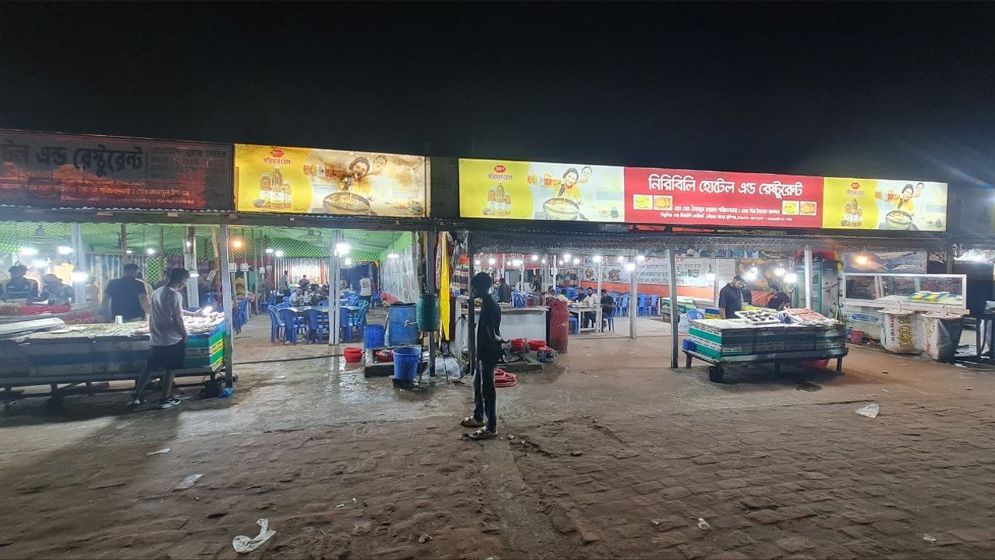মাওয়া ঘাটে খাবারের দামে পকেট ফাঁকা, অতিষ্ঠ দর্শনার্থীরা