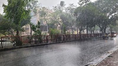 সাতসকালে রাজধানীতে মুষলধারে বৃষ্টি