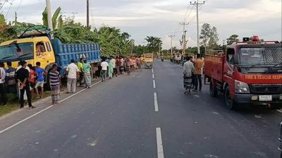ট্রাক-মোটরসাইকেলের সংঘর্ষে ২ যুবক নিহত