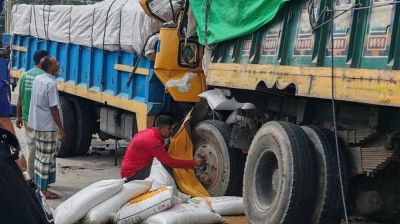 বগুড়া দুই ট্রাকের ধাক্কায় নিহত ২