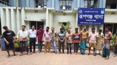 রূপগঞ্জে ট্রলারে নারী নিয়ে ফুর্তি ও মাদক সেবনের সময় ইউপি সদস্যসহ গ্রেপ্তার ২০