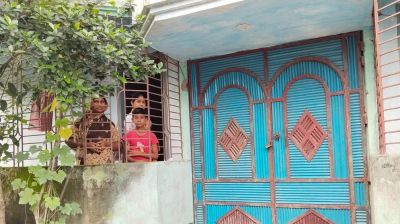 তালা দিয়ে দুই শিশুকে ঘরে আটকে রাখার অভিযোগ, ৯৯৯-এ ফোনে পুলিশ এসে উদ্ধার