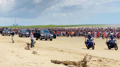 বন্যার্তদের ঘরের চাবি তুলে দিতে বাঁশখালী পৌঁছেছেন প্রধানমন্ত্রী