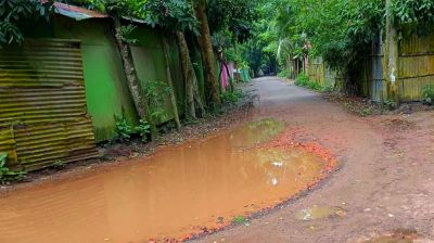 বেহাল সড়কে দুর্ভোগ, দ্রুত সংস্কারের দাবি