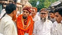 ফুল দিয়ে সাজানো গাড়িতে শিক্ষকের রাজকীয় বিদায়
