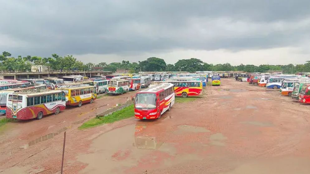 রাজশাহী থেকে সারাদেশে বাস চলাচল বন্ধ, চরম দুর্ভোগে যাত্রীরা