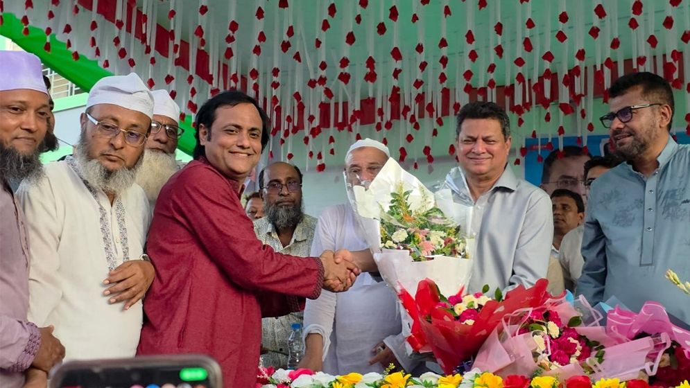 বরুড়ায় গণপূর্তমন্ত্রীর হাত ধরে বিএনপিতে ২ হাজার নেতাকর্মীর যোগদান
