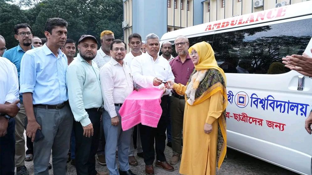 রাজশাহী বিশ্ববিদ্যালয়ে জরুরি সেবায় যুক্ত হলো দুই আধুনিক অ্যাম্বুলেন্স