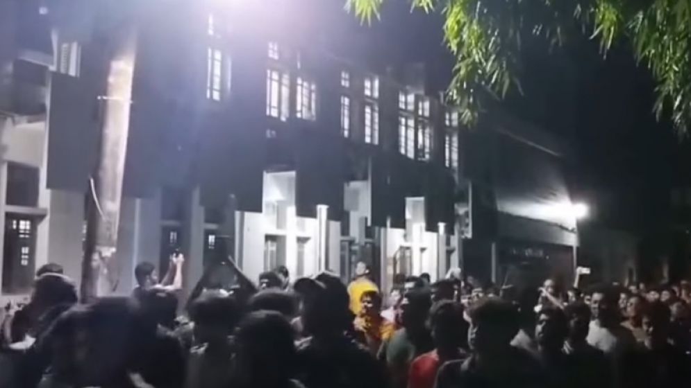 উপাচার্য পরিবর্তনের প্রতিবাদে চুয়েটে শিক্ষার্থীদের বিক্ষোভ, ভবনে তালা