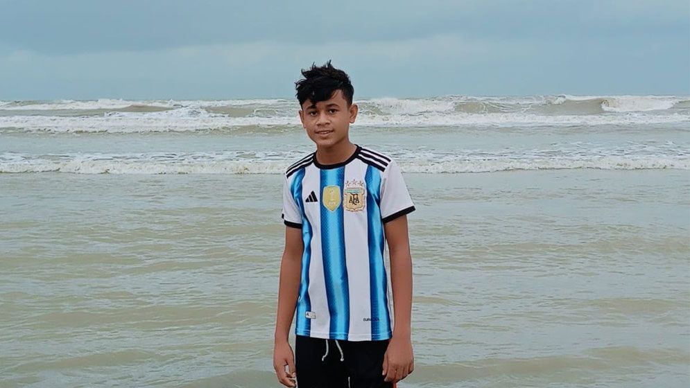 কক্সবাজারে সমুদ্রে গোসলে নেমে রেস্টুরেন্টের কর্মচারী নিখোঁজ