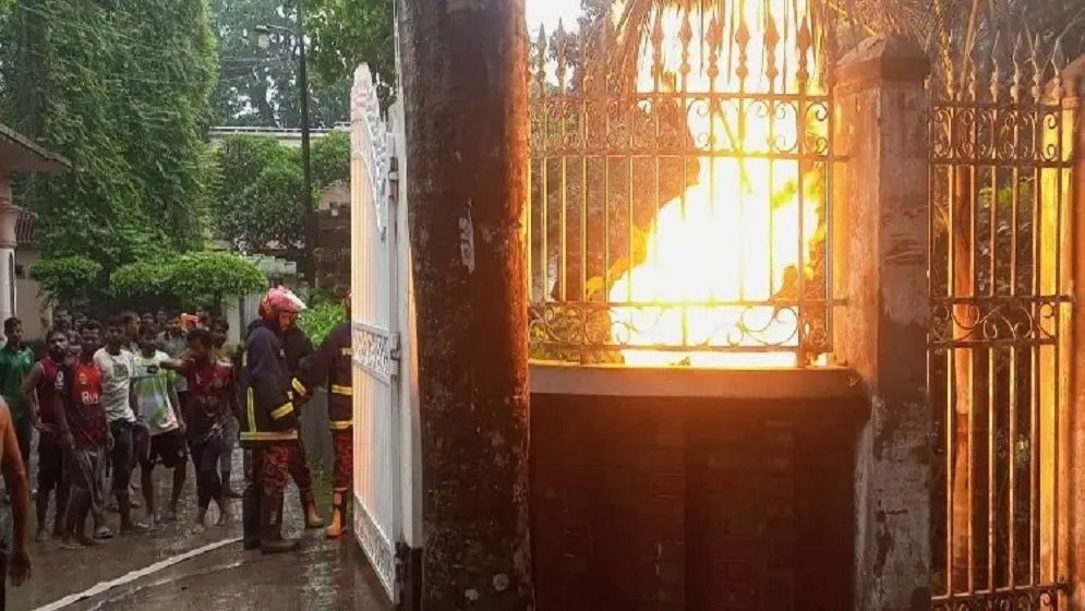 বজ্রপাতে বিদ্যুৎমন্ত্রীর বাসায় অগ্নিকাণ্ড