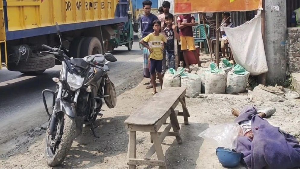 রূপগঞ্জে মোটরসাইকেল নিয়ন্ত্রণ হারিয়ে নিহত ১, আহত ১