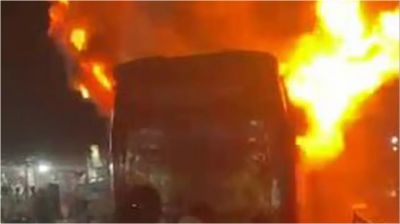 মিরপুরের পর এবার বাড্ডায় বাসে আগুন
