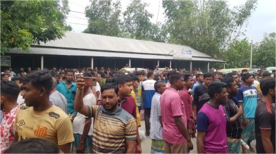 সারের দাবিতে কুড়িগ্রামে ফের মহাসড়ক অবরোধ-কৃষি কর্মকর্তা অবরুদ্ধ
