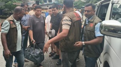 কক্সবাজারে ২ হাজার আইফোন ও ল্যাপটপসহ প্রতারক চক্রে জড়িত ৬ চীনা নাগরিক গ্রেপ্তার