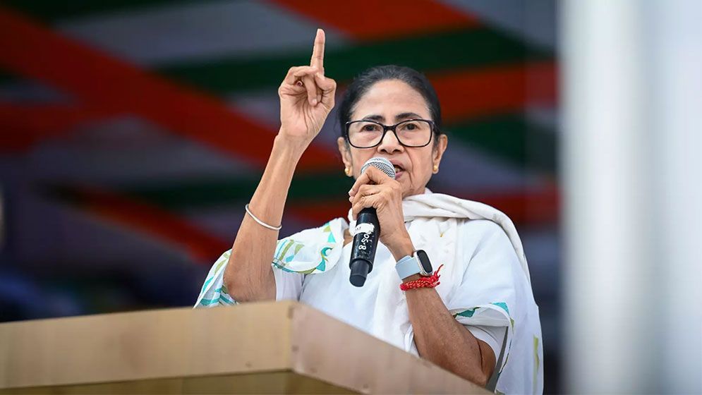 দিল্লিতে মমতা বন্দ্যোপাধ্যায় আটক