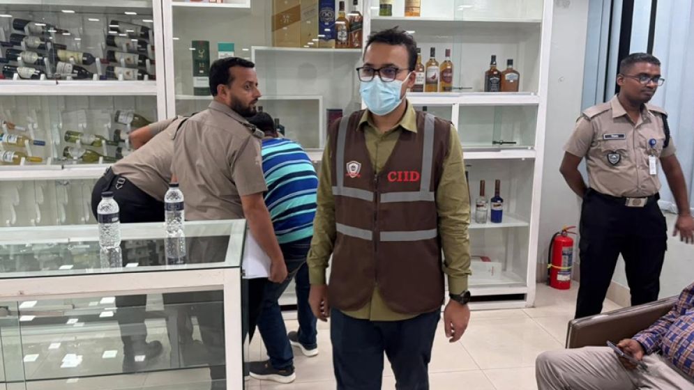 শুল্কমুক্ত মদ মজুত, সালমান মুক্তাদিরের শ্বশুরের ৪ গুদাম সিলগালা
