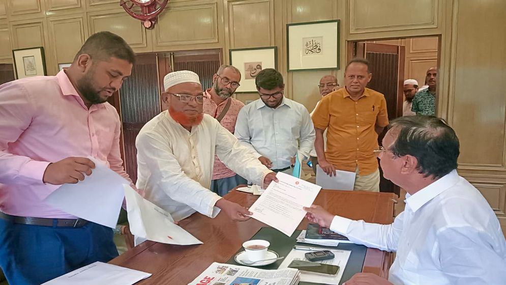 ঢাকা-৬ আসনের নাগরিক সমস্যা দ্রুত সমাধানের দাবি, প্রশাসকের কাছে প্রতিবেদন জমা