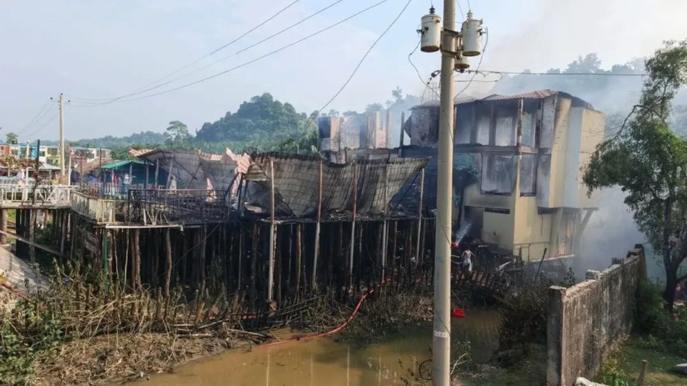 কক্সবাজারে রিসোর্টে আগুন: একই পরিবারের ৪ জনের হদিস নেই
