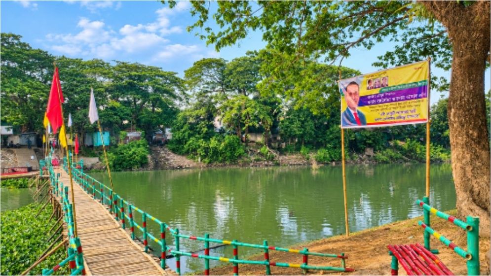 কলমাকান্দায় ডেপুটি স্পিকারের উদ্যোগে কাঠের সেতু সংস্কার, উদ্বোধন করল শিক্ষার্থীরা