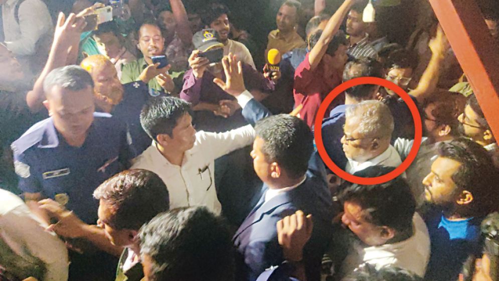 চুয়েট অচল: ৫ জনকে নিয়ে উপাচার্যের ভার্চুয়াল সিন্ডিকেট সভা, যোগ দেননি শিক্ষক প্রতিনিধিরা