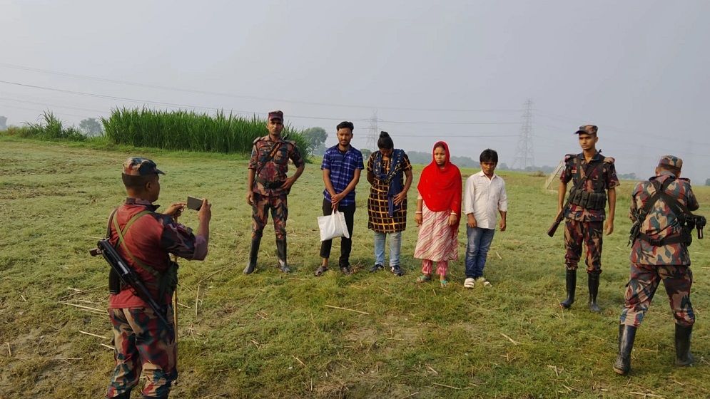 কুষ্টিয়া সীমান্তে ৪ জনকে পুশইনের চেষ্টায় বিজিবির বাধা