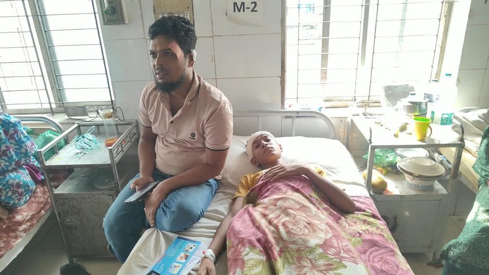 সোনারগাঁওয়ে বাবা-ছেলেসহ তিনজনকে পিটিয়ে জখম, থানায় অভিযোগ