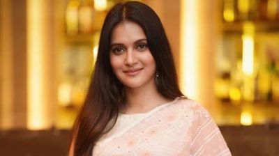 জীবনে নতুন অধ্যায় শুরু করলেন মিথিলা