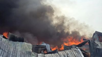 গাজীপুরে পোশাক কারখানার গোডাউনে আগুন, নিয়ন্ত্রণে ফায়ারের ৮ ইউনিট