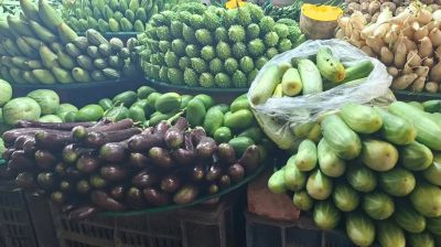 বাজারে কম দামি সবজি কেবল পেঁপে-মিষ্টি কুমড়া