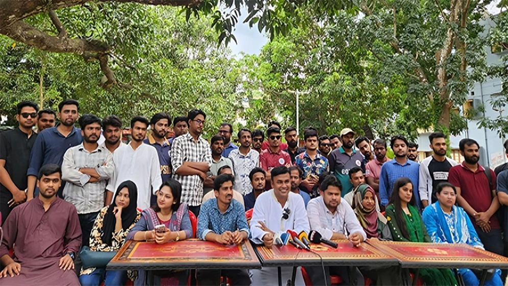 বামদের মধ্যেও শিবির ঢুকে গেছে। ছাত্রদল নেতা আমানের এ বক্তব্য কি আপনি সমর্থন করেন?